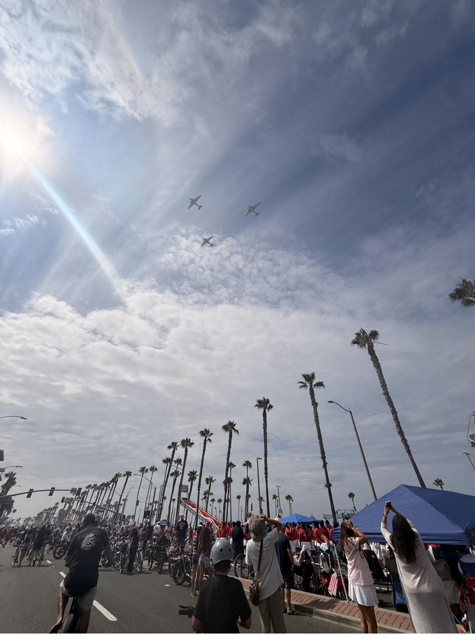 Planes flying in formation over the Huntington Beach July 4th parade